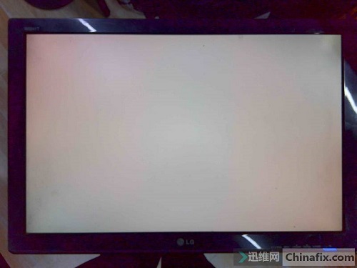 LG W2241T间隔性液晶显示器白屏维修 图2