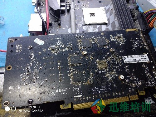 AMD 7700 7800 R9 200系列全卡无供电通病维修