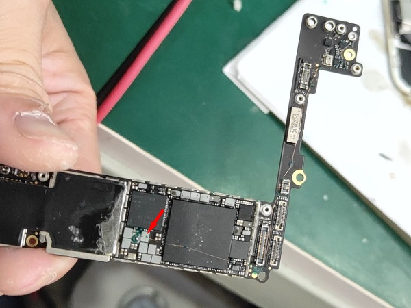 iPhone 8P摔后手机无服务反复跳SIM卡，无法接打电话维修 图6