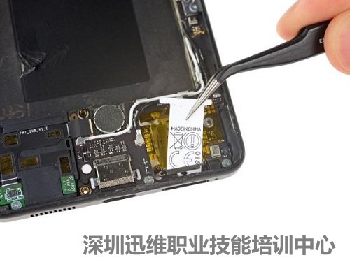 史上最难修的机器Essential Phone　拆解