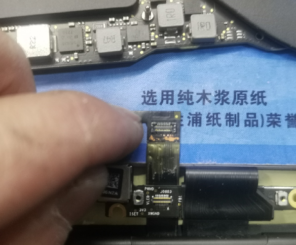 苹果MacBook Pro A1708笔记本暗屏维修 图2