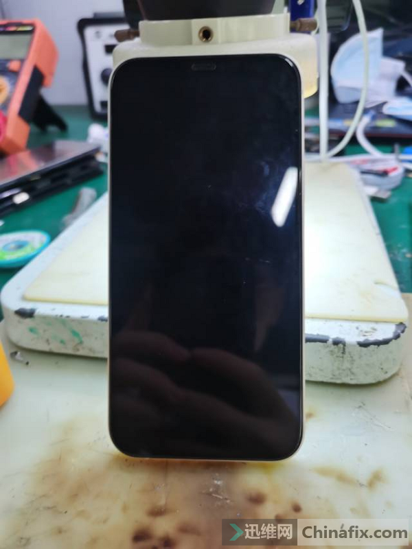 苹果iPhone 12手机不开机故障维修 图1